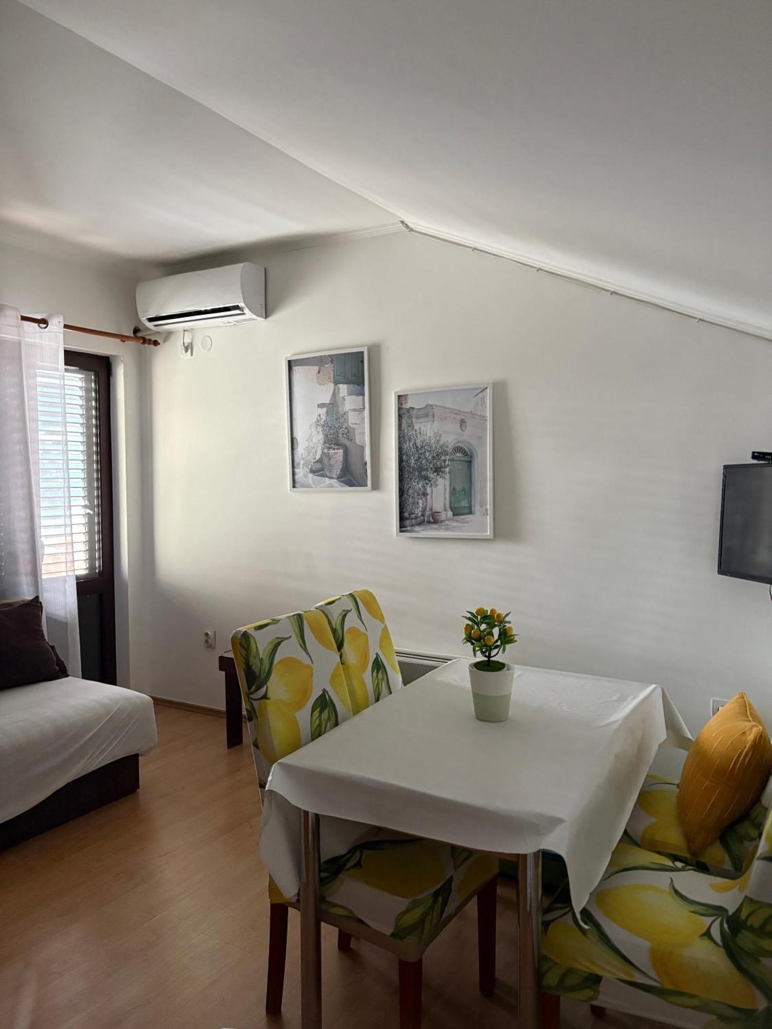 Apartments ヘルツェグ・ノヴィ エクステリア 写真
